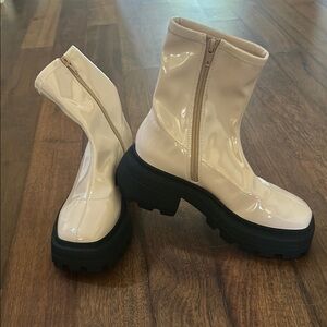 Pale pink Patent leather lug sole Ankle Boot by Katy Perry Collection sz 7